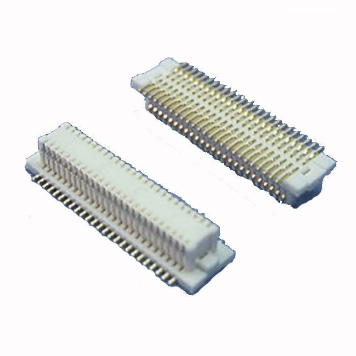 Connector BTB de 0,5 mm masculí amb localització tipus clavilles